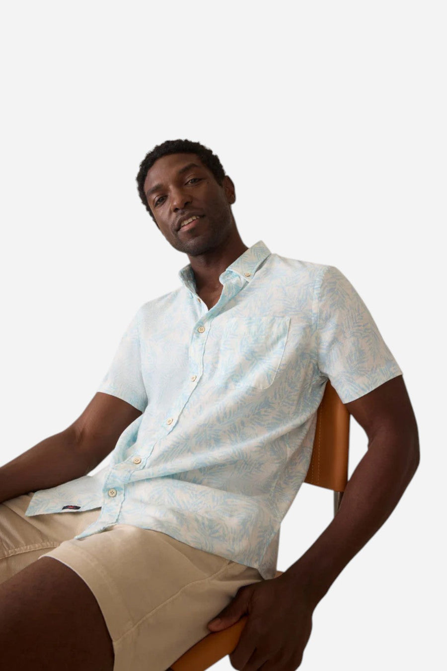 Faherty Short-Sleeve Breeze Shirt in Sky Beach Foliage – detail