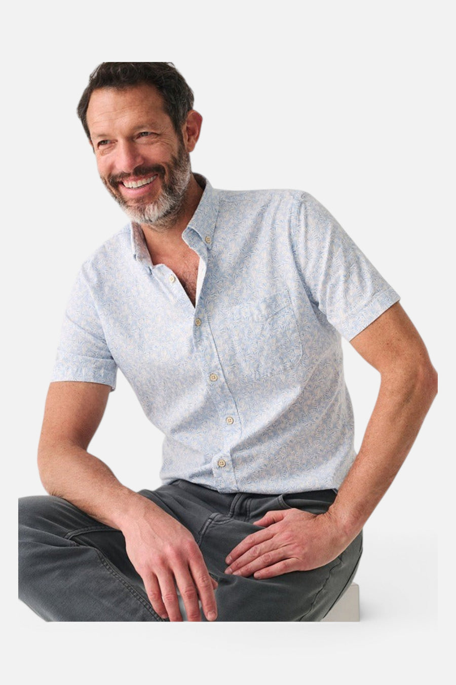 Faherty Short-Sleeve Breeze Shirt in Sky Canopy Print – side view