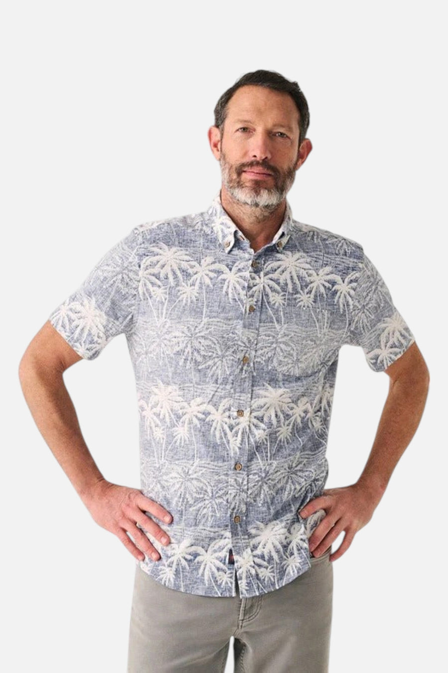 Faherty Short-Sleeve Breeze Shirt in South Palms Print – on model