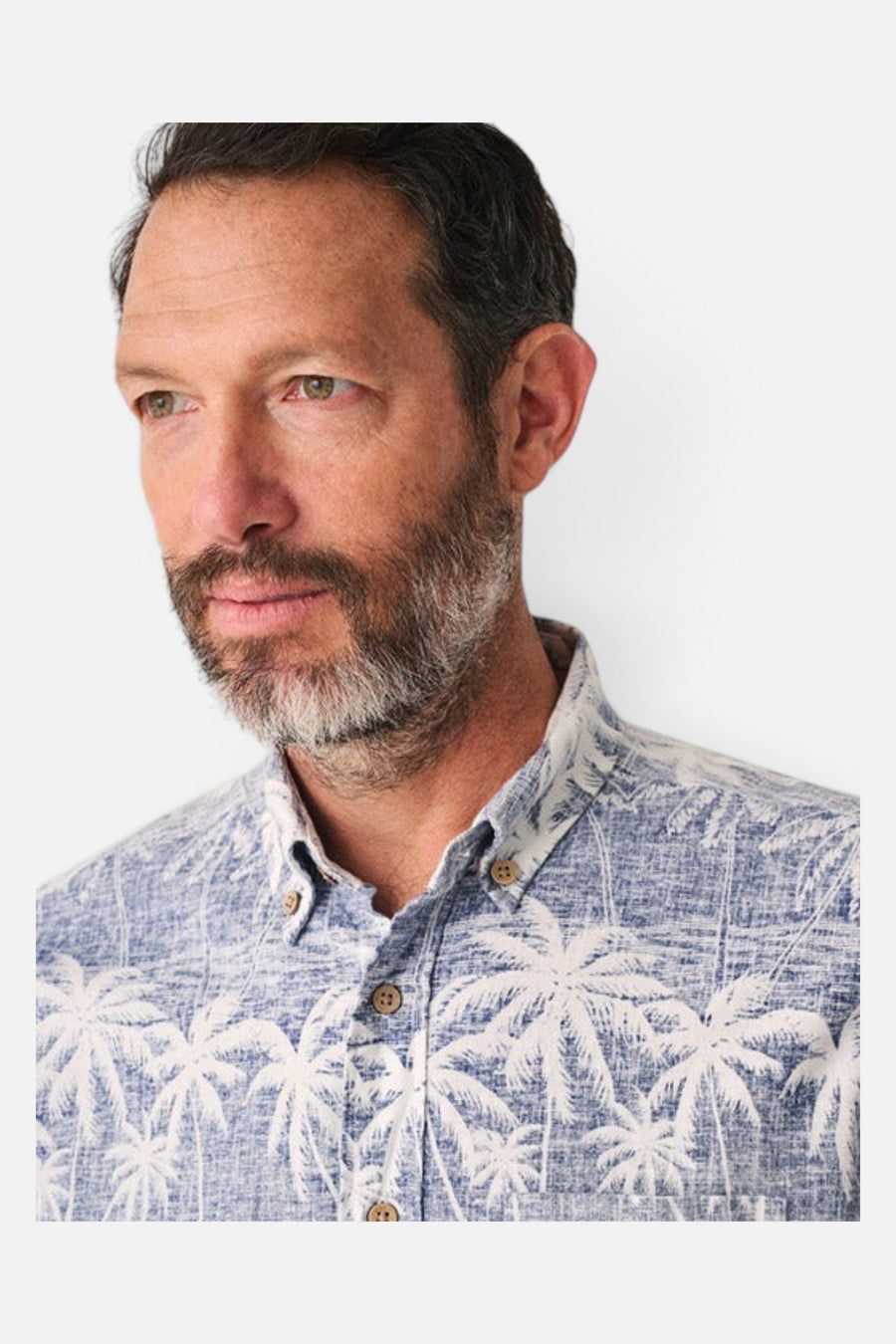 Faherty Short-Sleeve Breeze Shirt in South Palms Print – detail