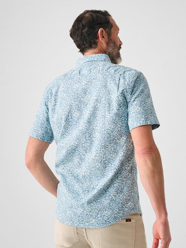 Faherty Short-Sleeve Breeze Shirt in Teal Waters Hilo – detail