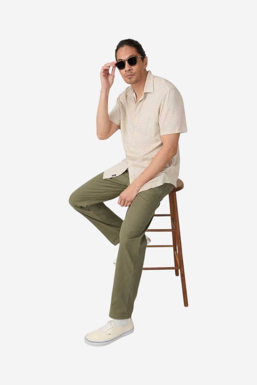 Faherty Short-Sleeve Hermosa Shirt in Island Sand Fishscale – detail