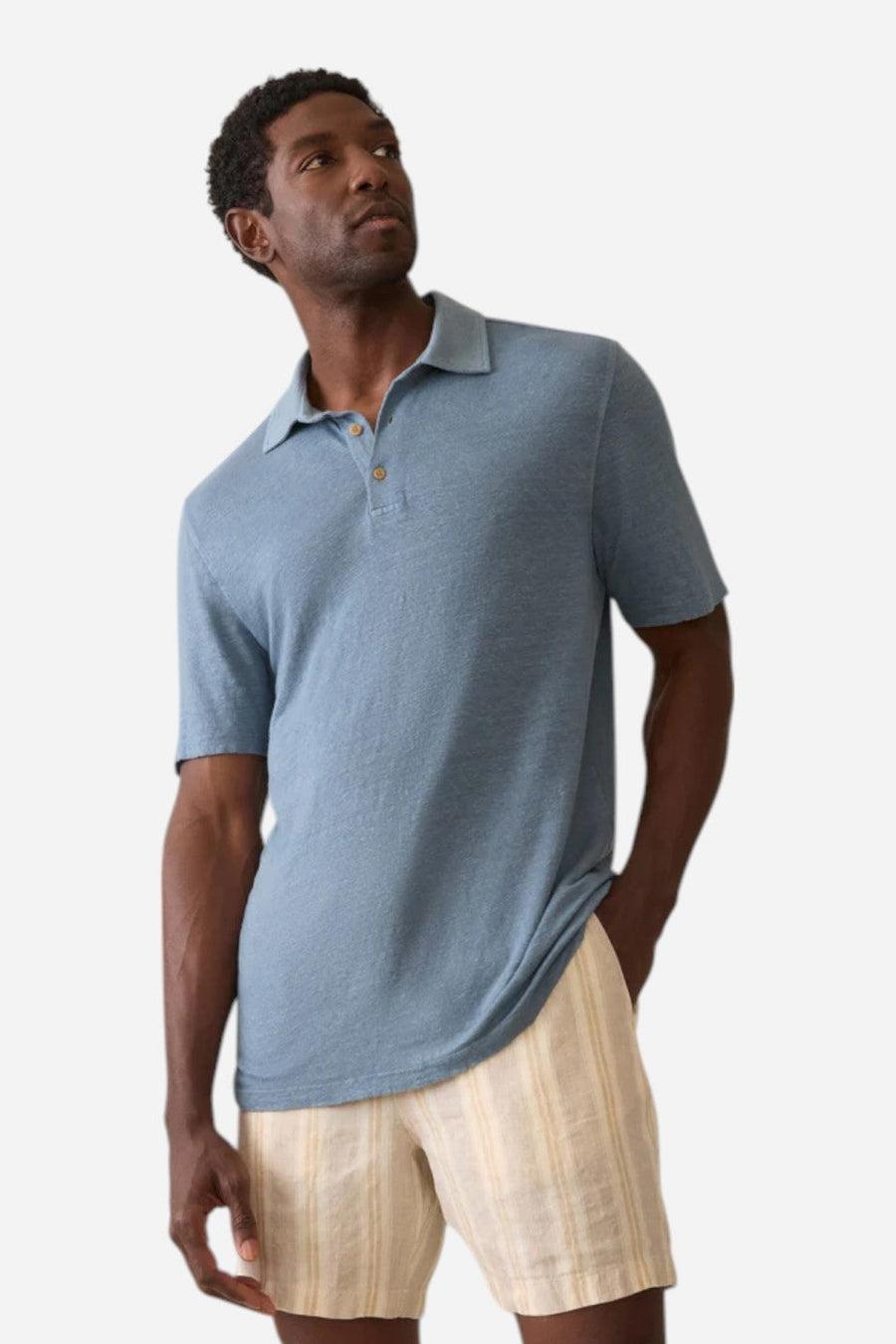 Faherty Short-Sleeve Linen Polo in Deep Marine – on model