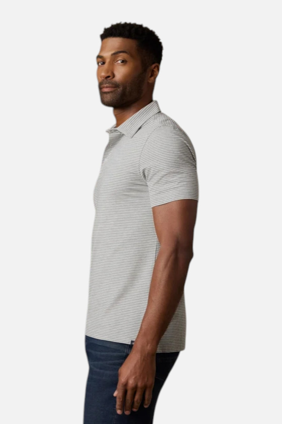 Faherty Short Sleeve Movement Polo in Dark Cloud – on model