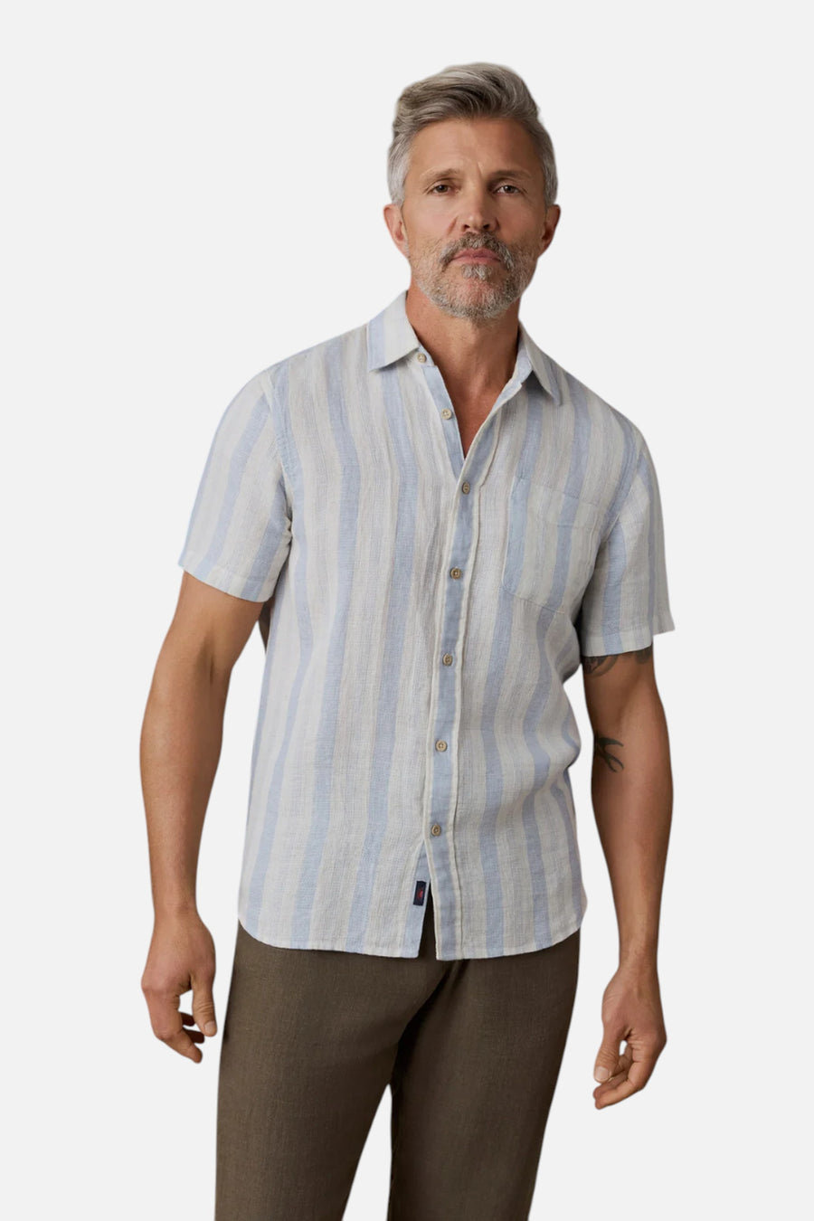 Faherty Short Sleeve Palma Linen Shirt in Island Blue Stripe – on model