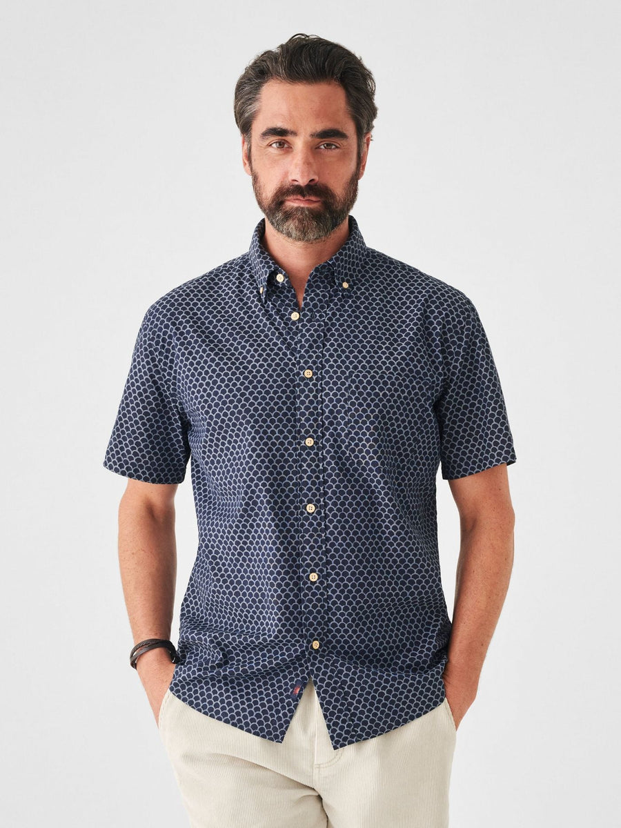 Faherty Short Sleeve Stretch Playa Shirt in Midnight Fishscale – side view