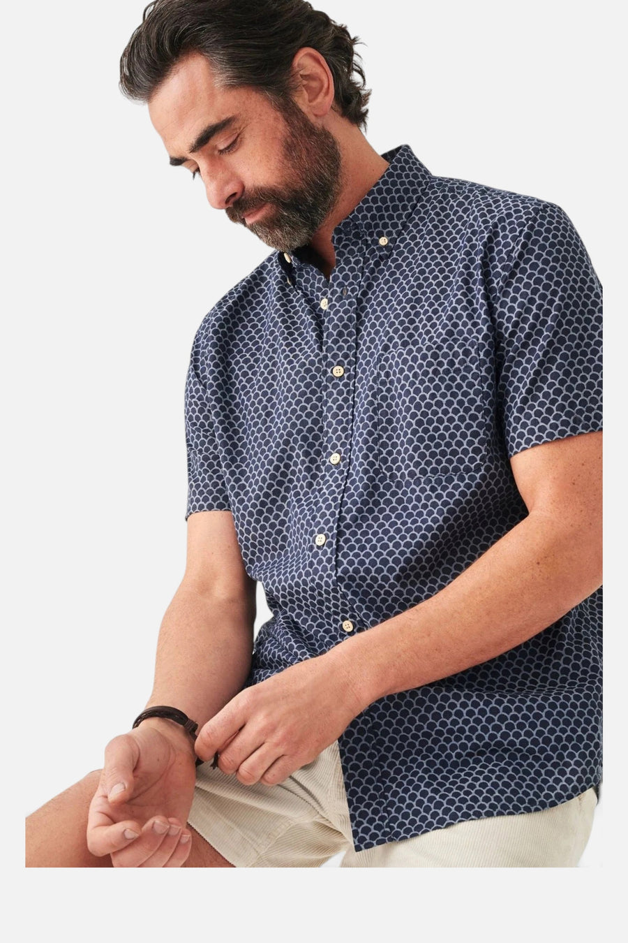 Faherty Short Sleeve Stretch Playa Shirt in Midnight Fishscale – detail