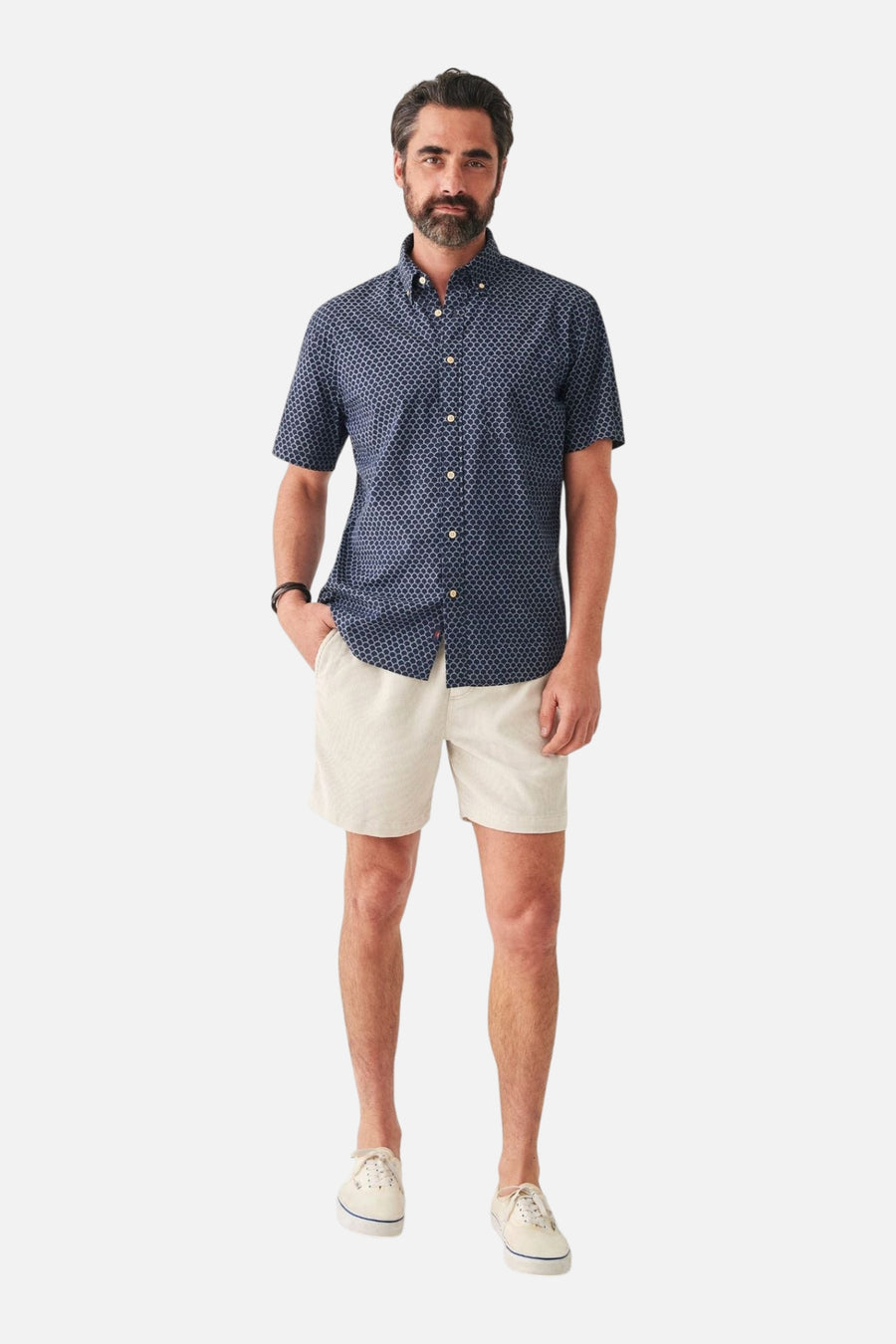 Faherty Short Sleeve Stretch Playa Shirt in Midnight Fishscale – on model