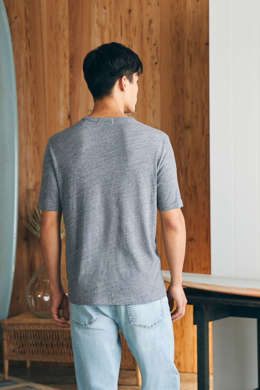 Faherty Short-Sleeve Vintage Chambray Tee in Mineral Grey Heather – flat lay
