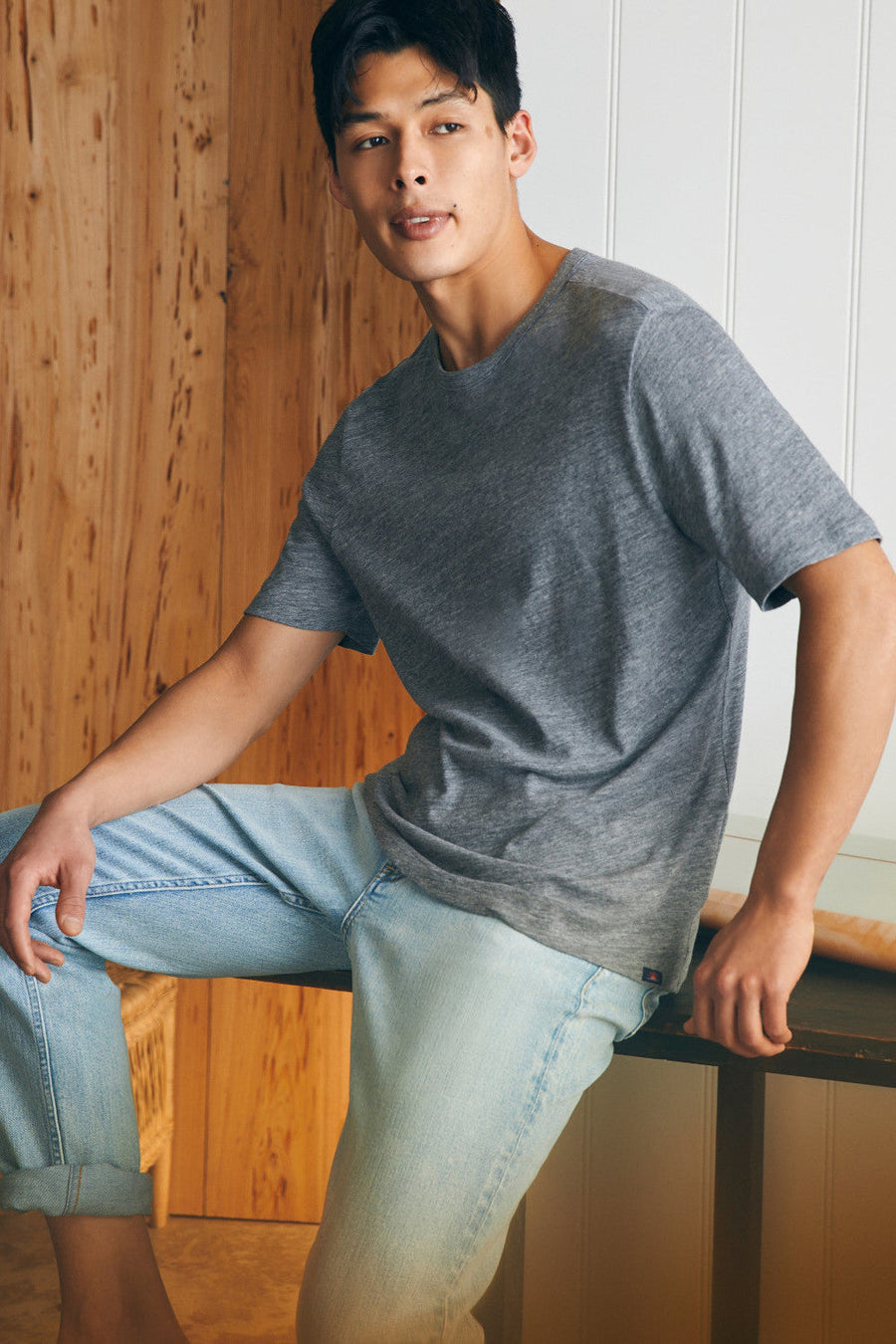 Faherty Short-Sleeve Vintage Chambray Tee in Mineral Grey Heather – side view