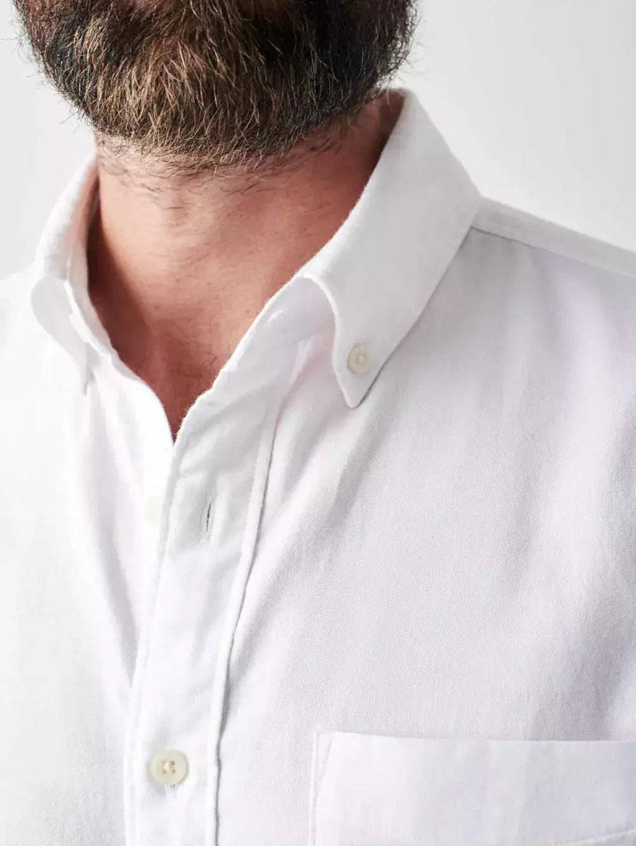 Faherty Stretch Oxford Shirt 2.0 in White – flat lay