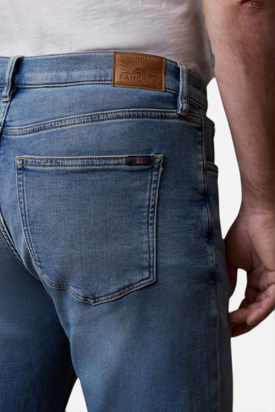 Faherty Stretch Terry 5-Pocket Jean in Indigo Ocean Wash – detail