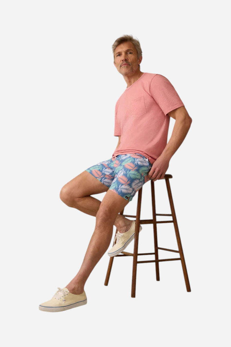 Faherty Sunwashed Pocket Tee in Faded Flag – flat lay