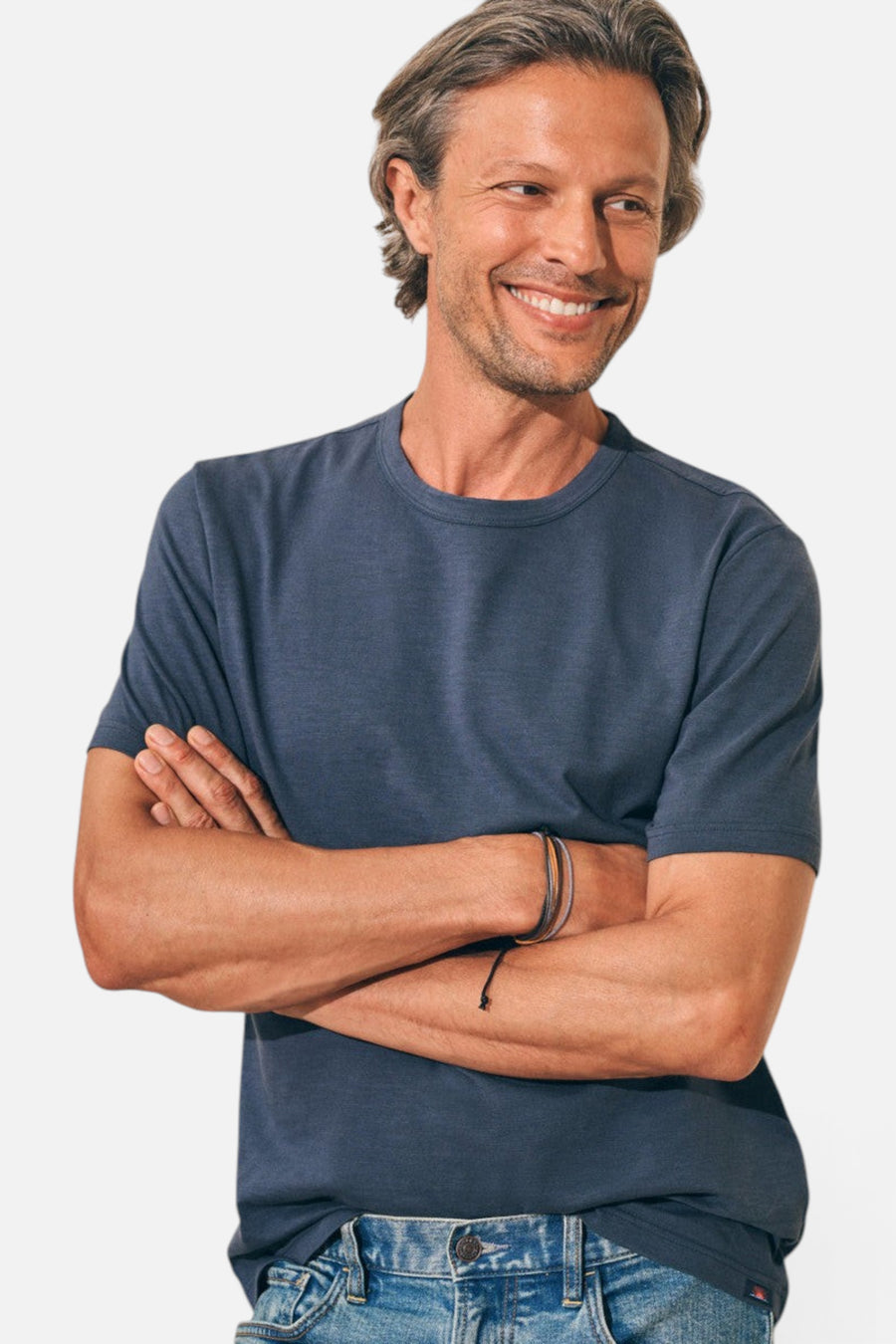 Faherty Sunwashed Tee in Dune Navy – side view