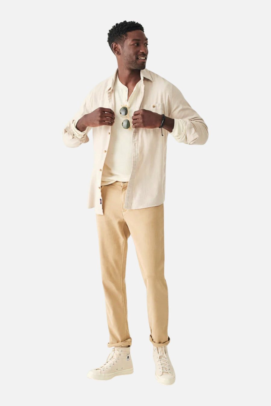 Faherty The Movement Flannel in Oatmeal Heather – on model