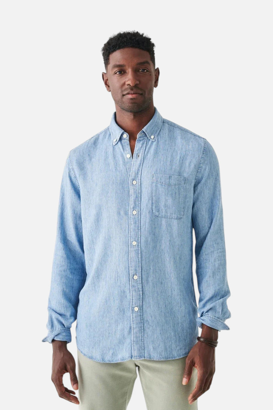 Faherty Tried And True Chambray Shirt in Mid Wash – front view