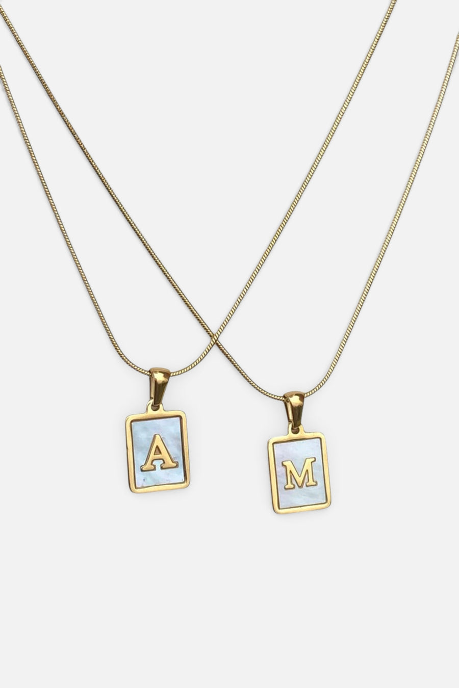 Farrah B Free Agent Initial Letter P in Gold – detail