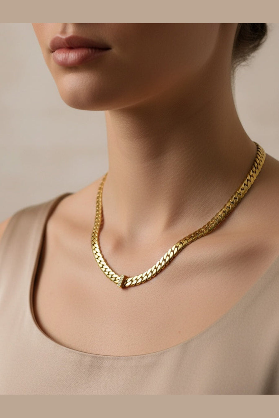 Farrah B Status Symbol Necklace – detail