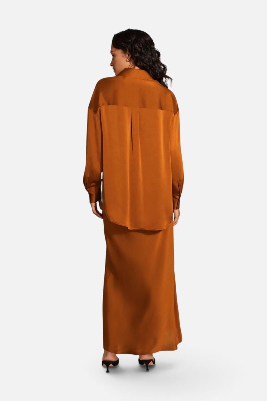Favorite Daughter The Smooth Ex-Boyfriend Shirt in Caramel – flat lay