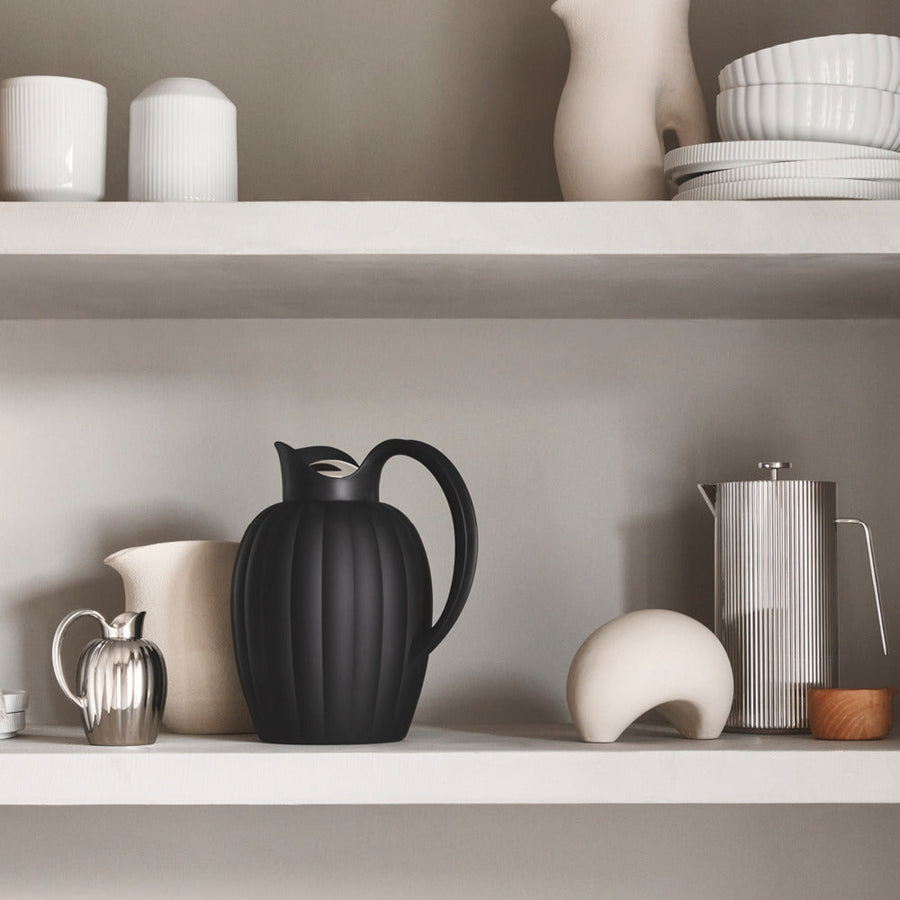 Georg Jensen Bernadotte Thermo Jug in Midnight Black – detail