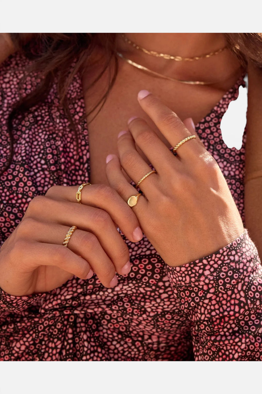 Gorjana Crew Ring Set in Gold, Size 8 – detail