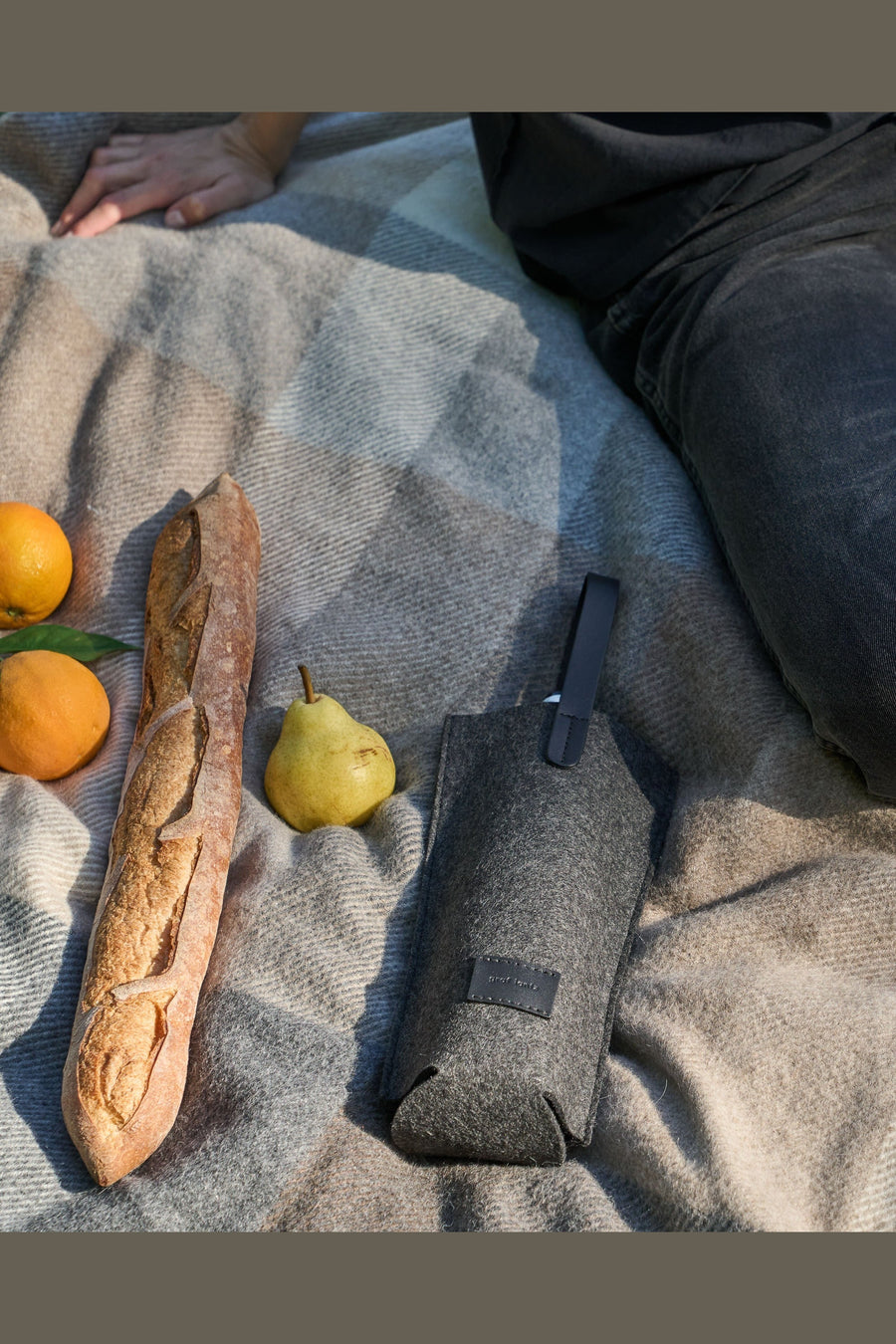 Graf Lantz Hana Merino Wool Bottle Bag – detail