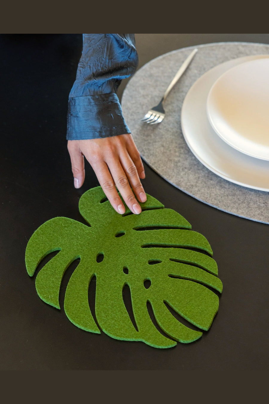 Graf Lantz Monstera Merino Wool Trivet in Loden Green, Large – detail