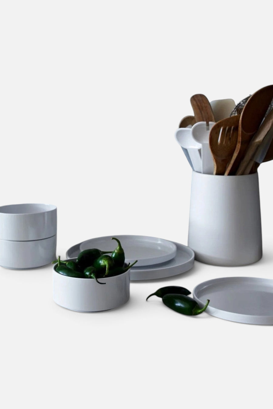 Heller Max Dinnerware 7.5" Maxplate | Set of 6 in White – side view