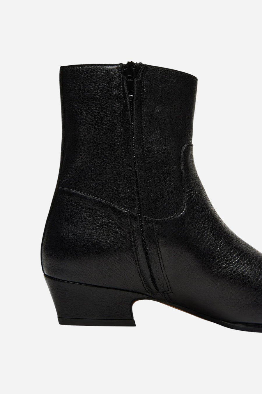 Steve Madden Dusty Black Leather Ankle Bootie – detail