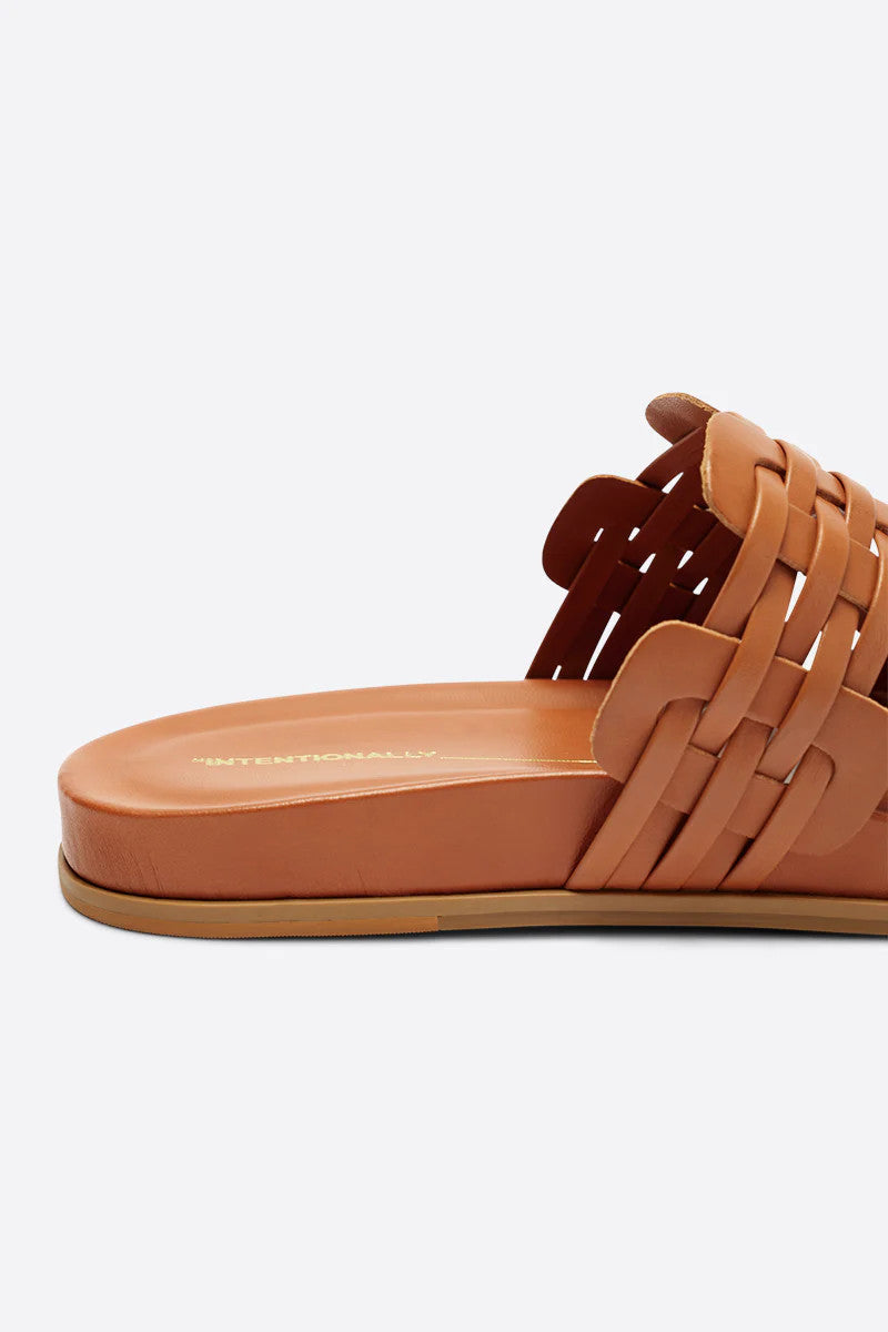 Intentionally Blank Brian Natural Sole Slides in Tan – flat lay