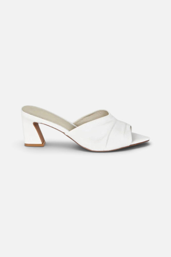 Intentionally Blank Fair Heels in White