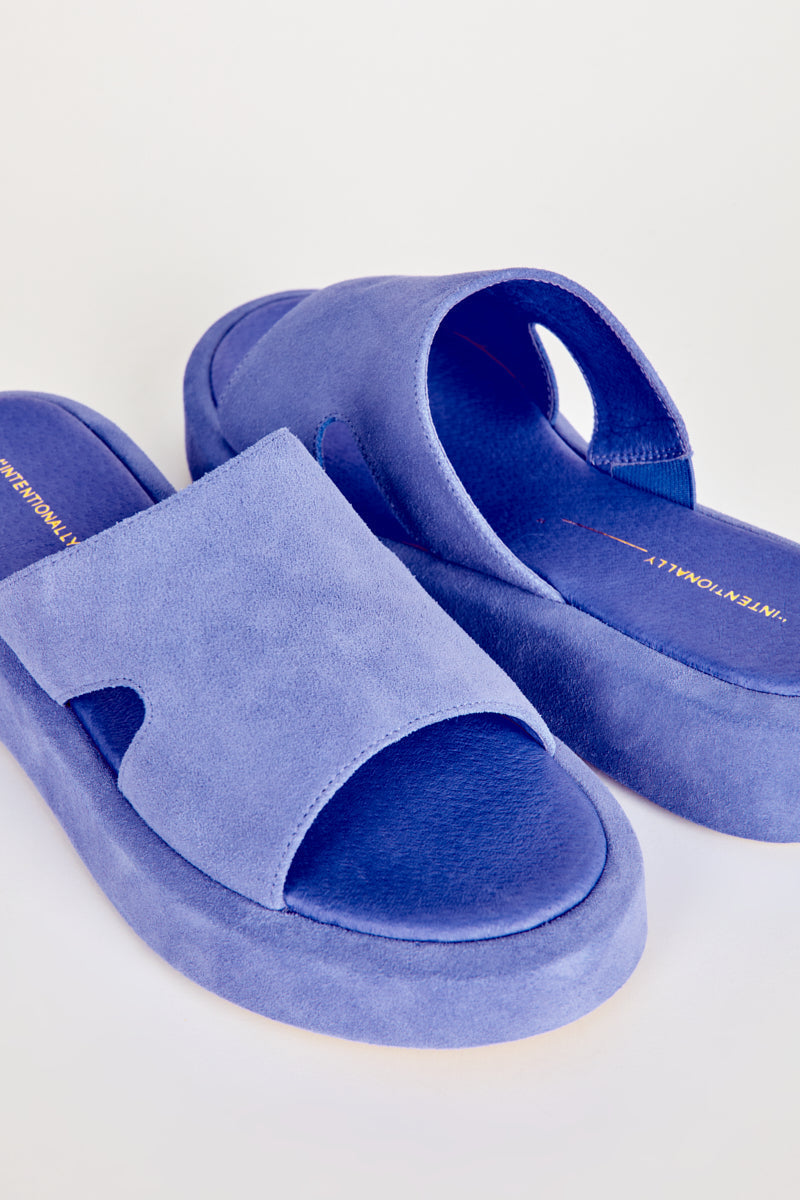 Intentionally Blank Ina Platform Sandal in Periwinkle – detail