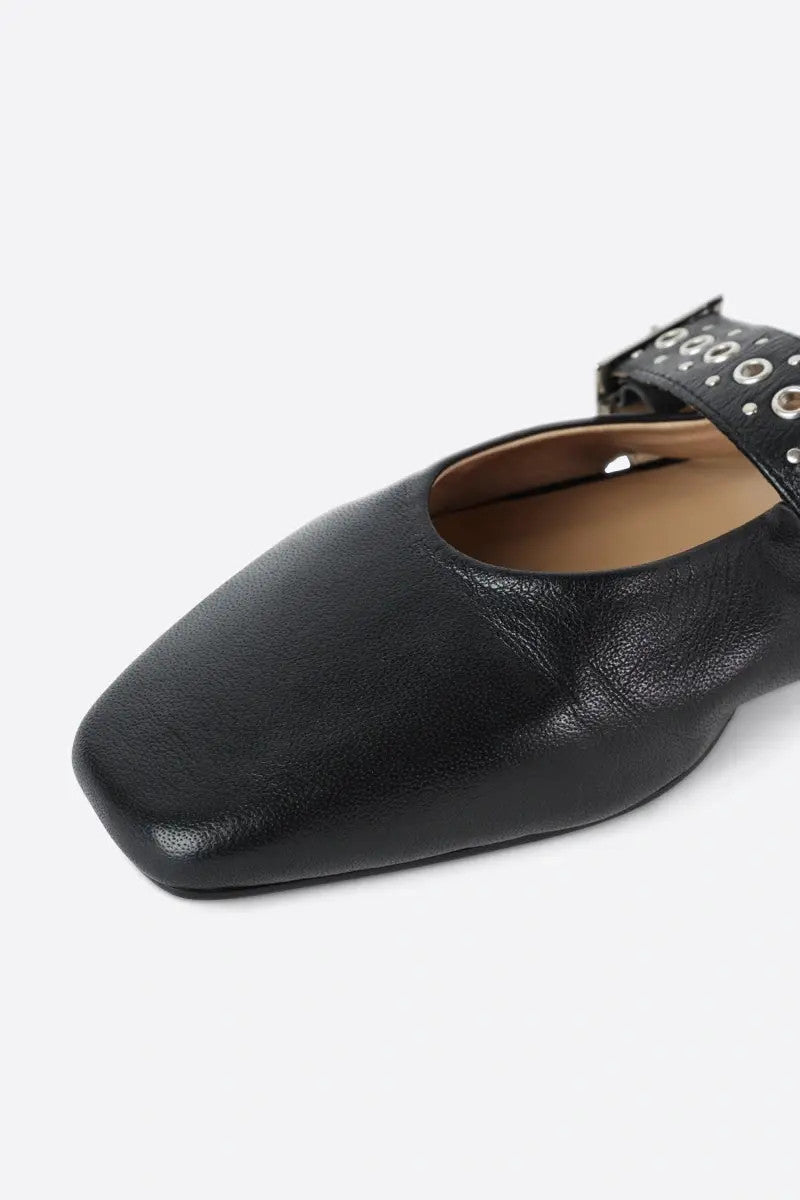 Intentionally Blank Pearl Singleback Ballet Flat in Black Sole – detail