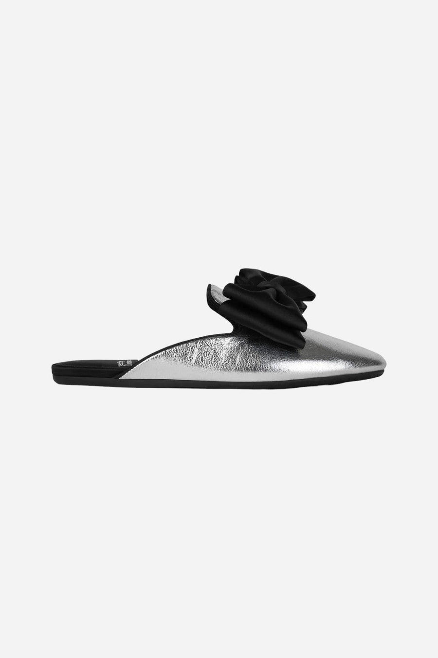Jeffrey Campbell Spin-Bow Flats in Silver Crinkle – front view