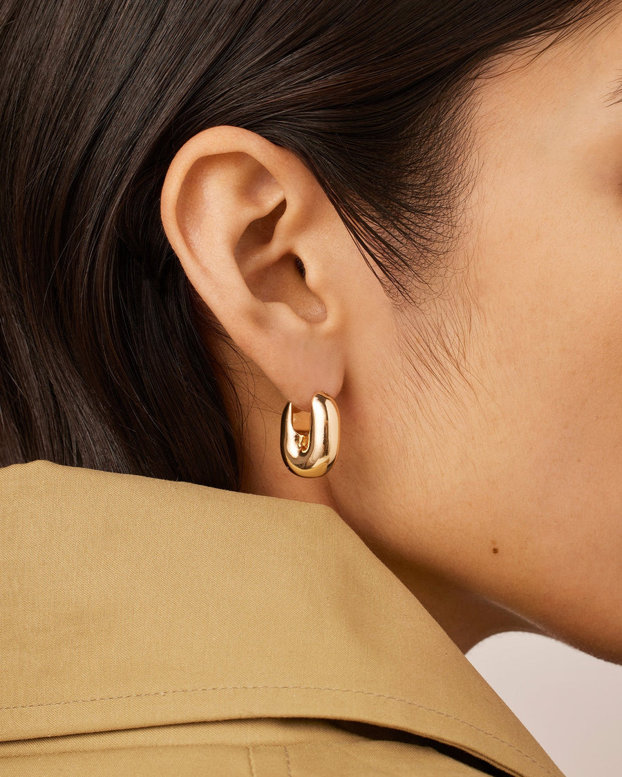 Jenny Bird Puffy U-Link Earrings in Gold – detail