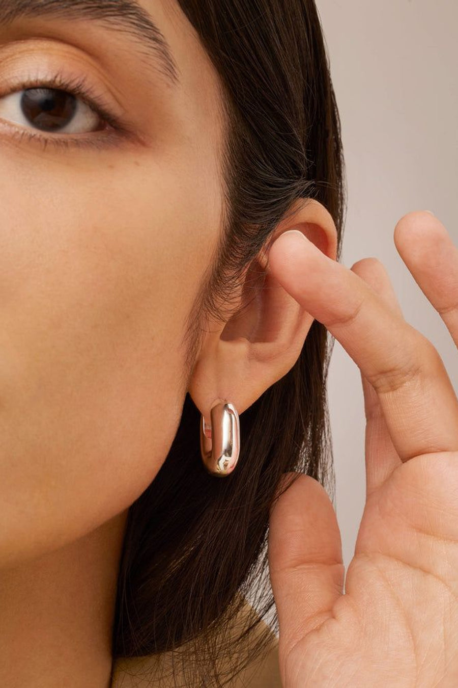 Jenny Bird Puffy U-Link Earrings in Sterling Silver – detail