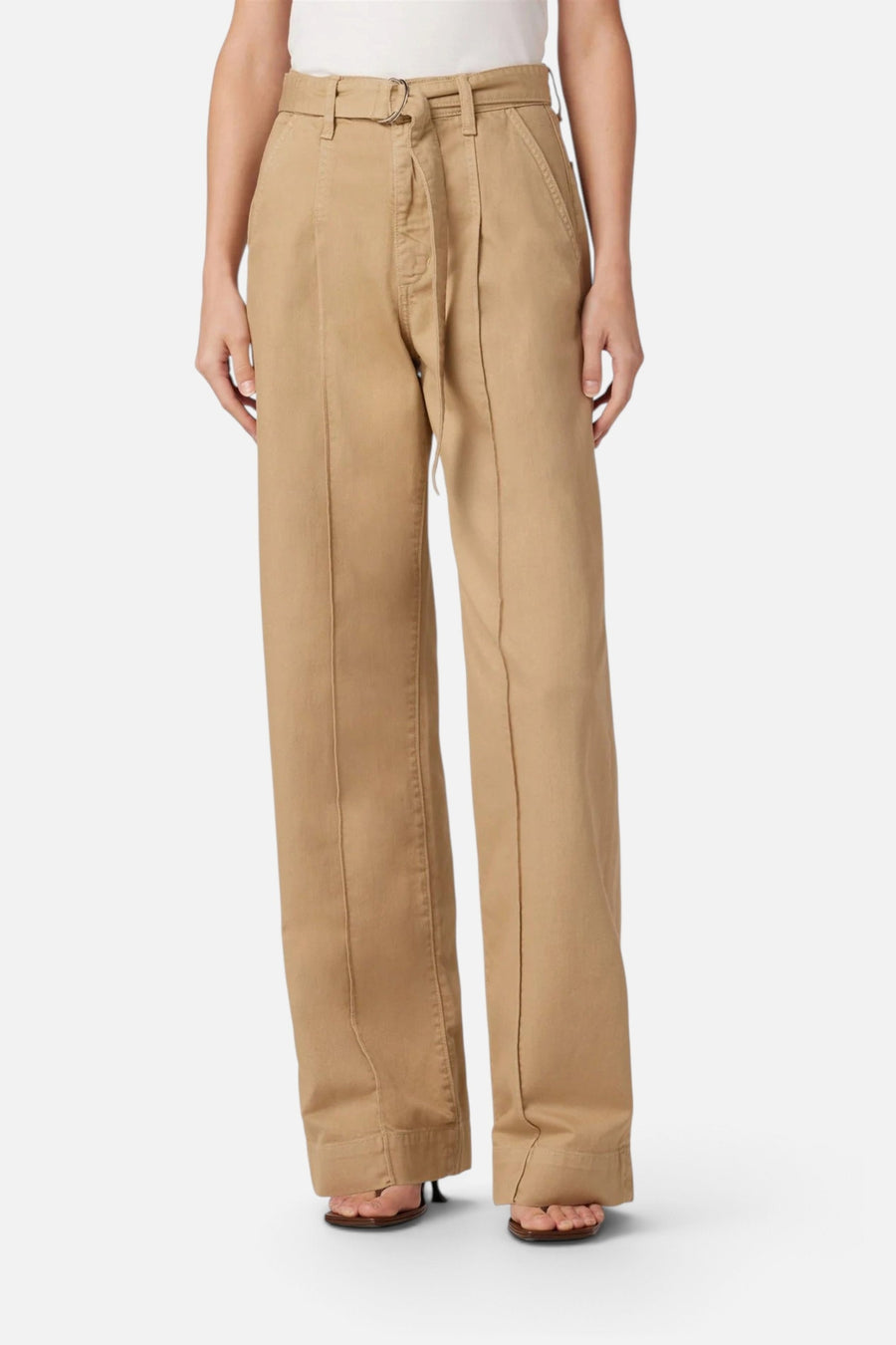 Joes Jeans Pleated Safari Pant in Hazelwood – on model