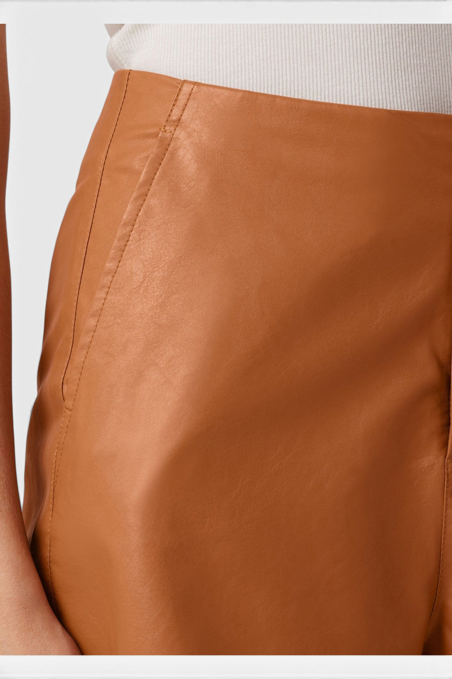 Joes Jeans The Johnnie Weightless Vegan Leather Short – detail