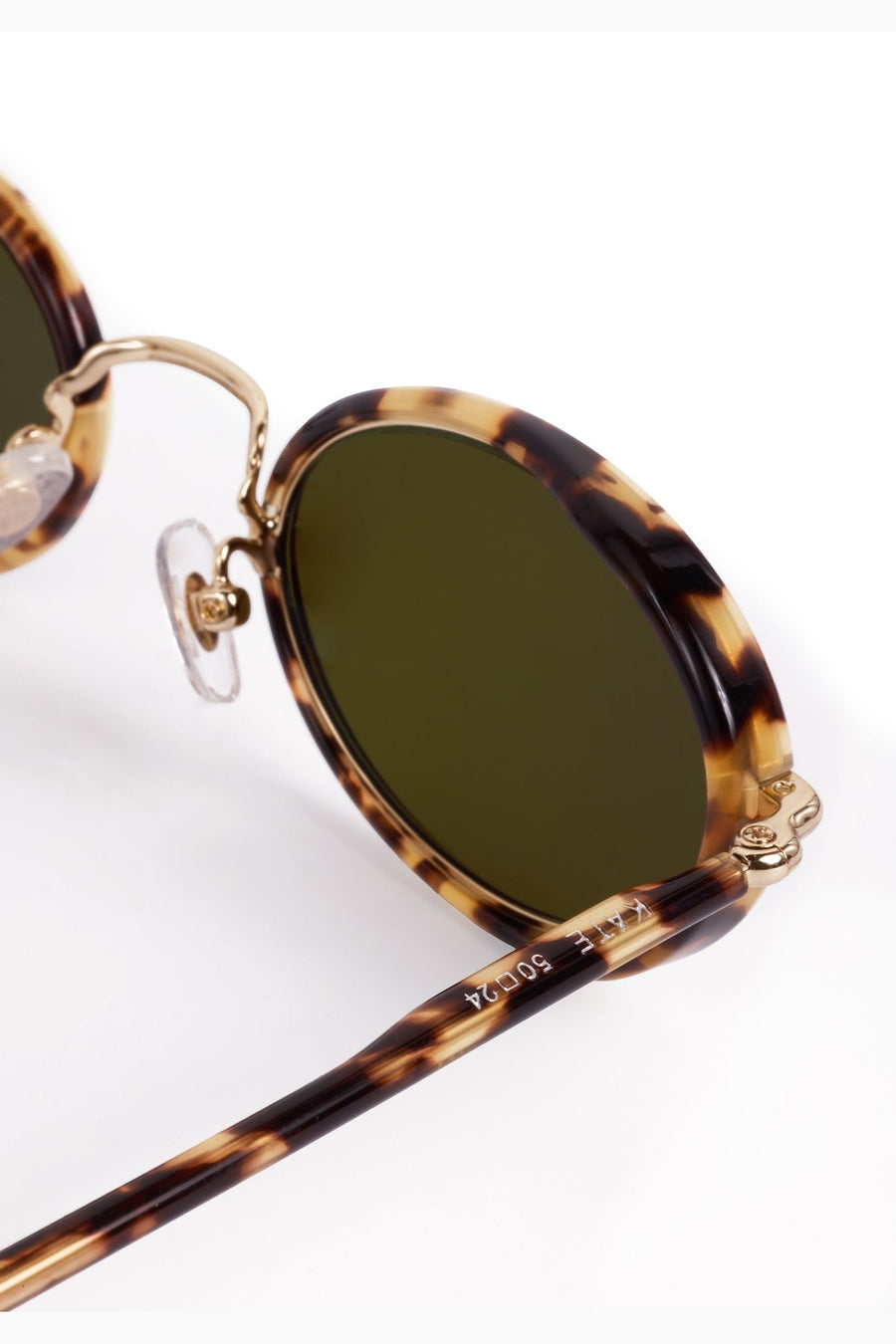 Krewe Kate Sunglasses in 12K + Nikko Tortoise – detail