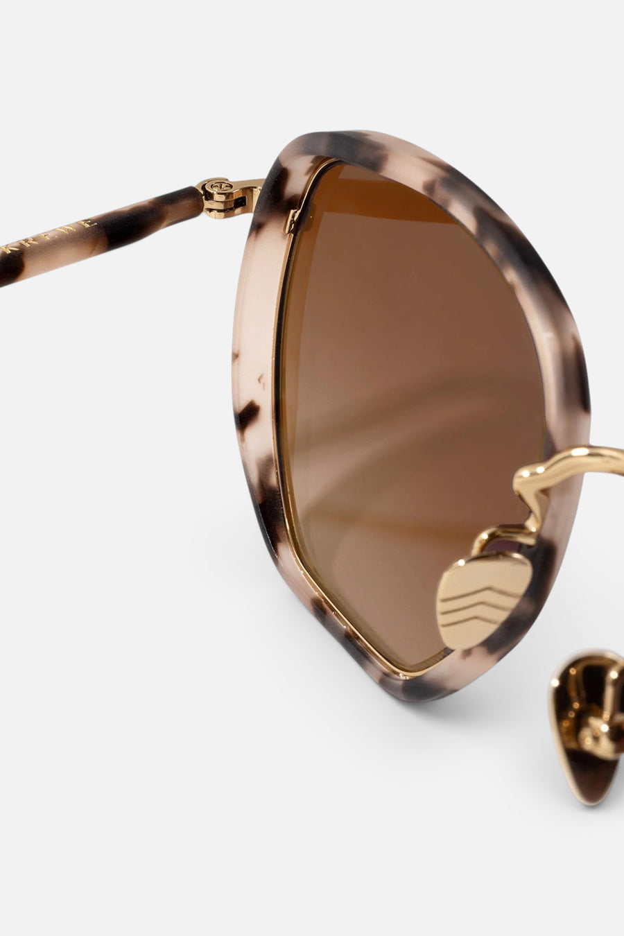 Krewe Peyton Sunglasses in 18K Matte Black Fade + Matte Sunday Tortoise – detail