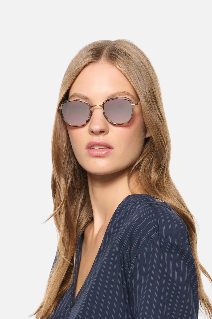 Krewe Peyton Sunglasses in 18K Matte Black Fade + Matte Sunday Tortoise – side view