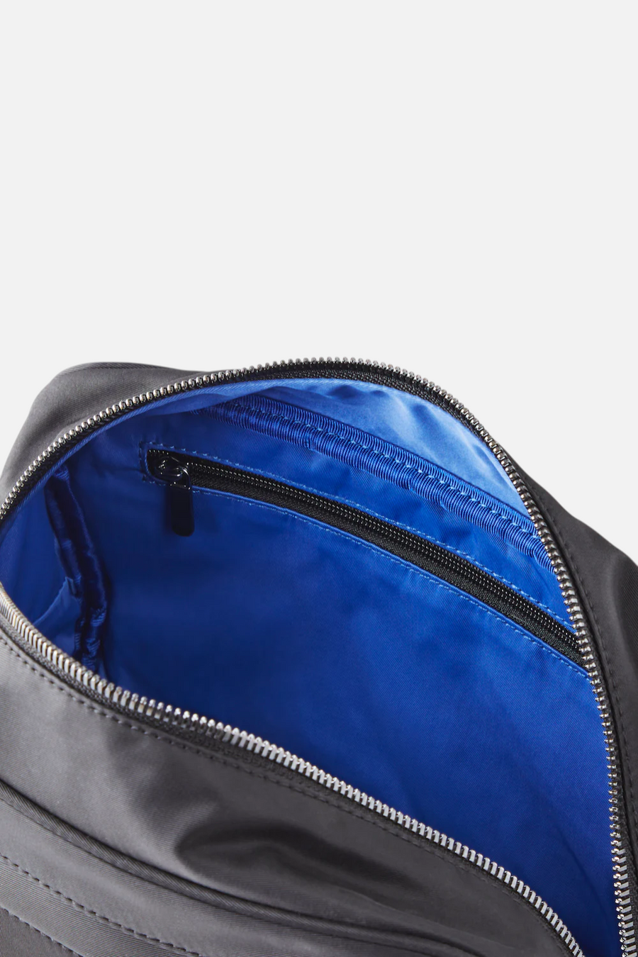 Kusshi Dopp Kit Travel Toiletry Bag – detail