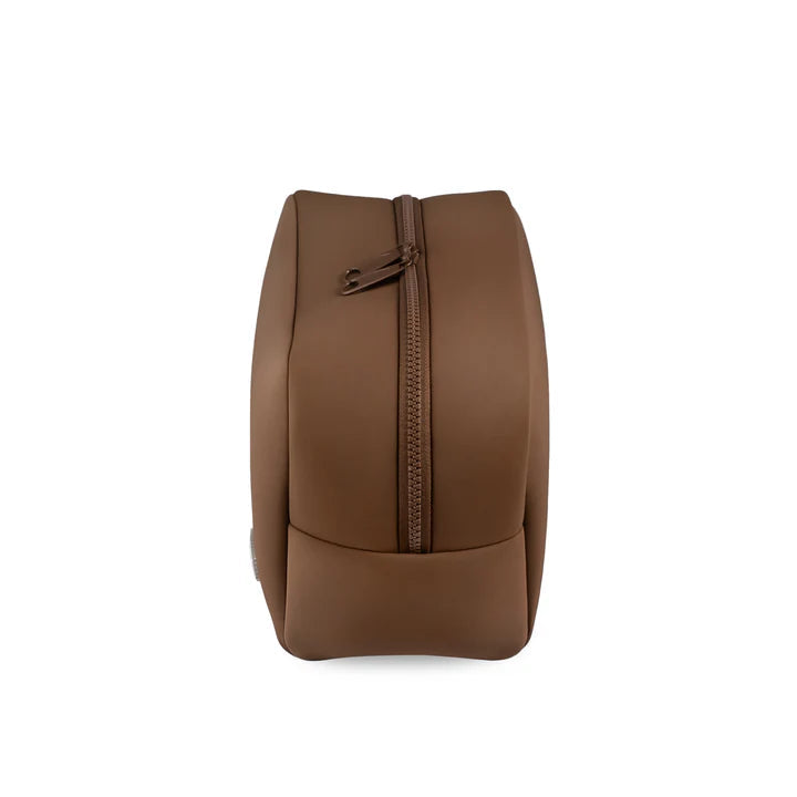 Kusshi Neoprene Dopp Kit in Chocolate Brown – alternate