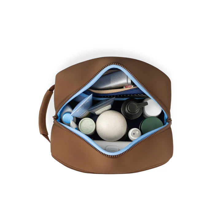 Kusshi Neoprene Dopp Kit in Chocolate Brown – detail