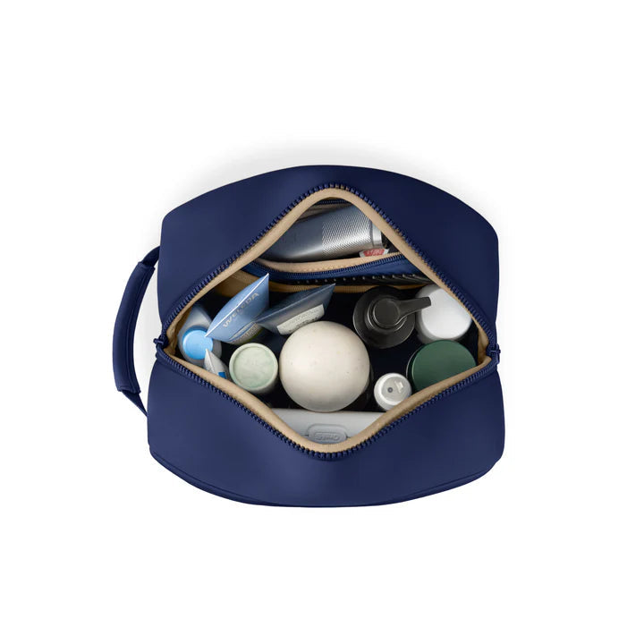 Kusshi Neoprene Dopp Kit in Navy – flat lay