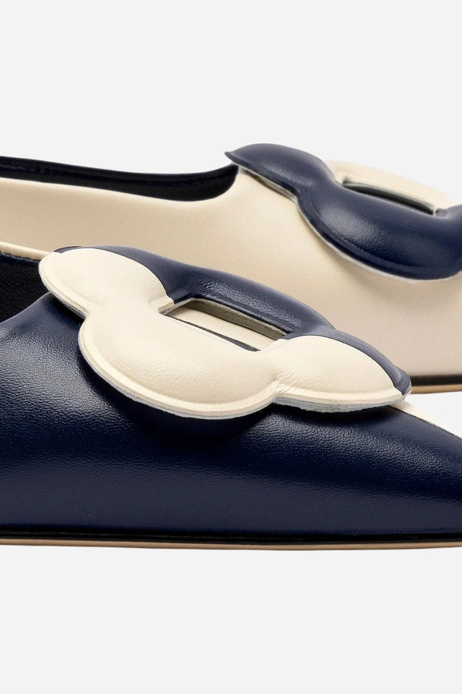 Larroude Flora Pump in Navy & Ivory Leather – detail