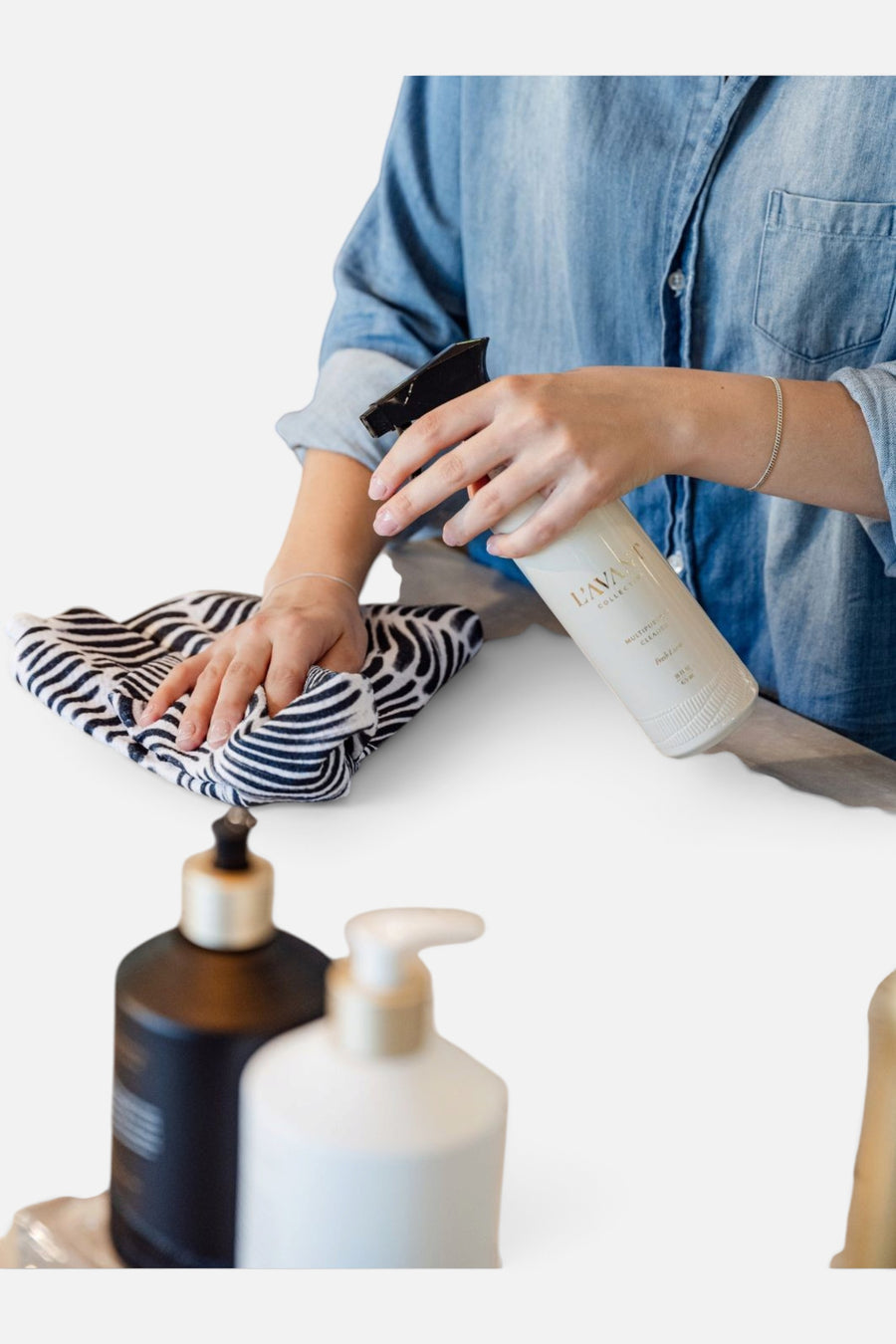 L'Avant Collective x Geometry Cleaning Kit in Fresh Linen – side view
