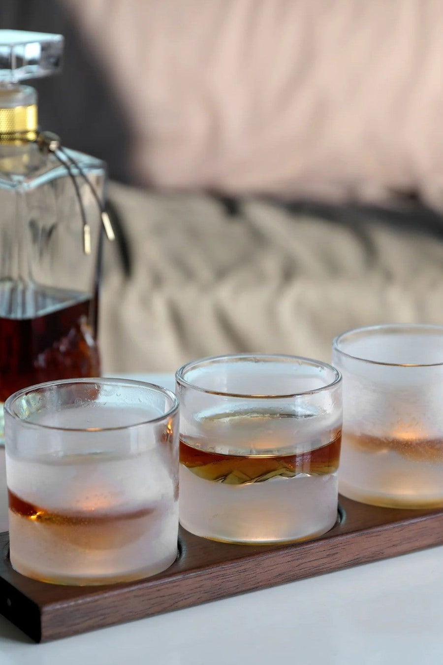 Liiton The American Peaks Whiskey Set – side view
