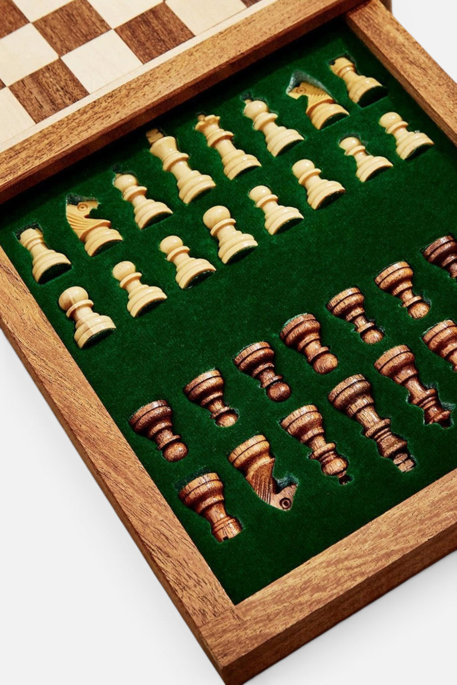Magnetic Chess Set in Hand-Crafted Wooden Box – detail