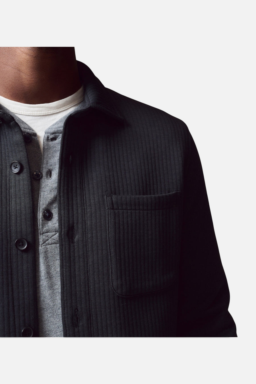 Marine Layer Men's Corbet Quilted Overshirt in Charcoal – detail